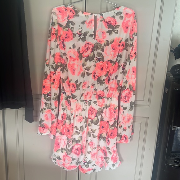 Cream and sugar neon pink coral romper larger - Picture 2 of 2